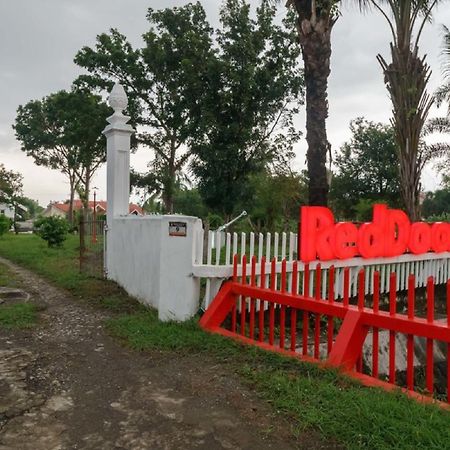 RedDoorz Syariah near Suzuya Mall Banda Aceh 2 Geutieue Dış mekan fotoğraf