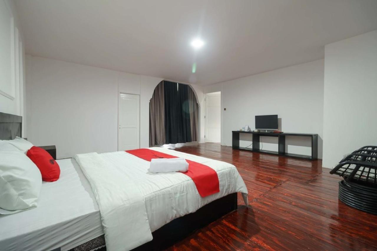 RedDoorz Syariah near Suzuya Mall Banda Aceh 2 Geutieue Dış mekan fotoğraf