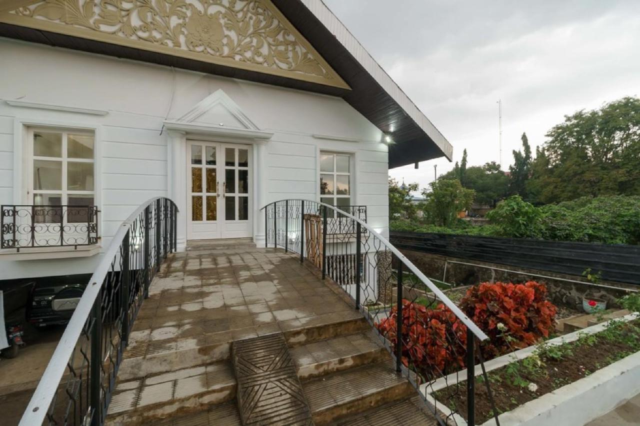 RedDoorz Syariah near Suzuya Mall Banda Aceh 2 Geutieue Dış mekan fotoğraf